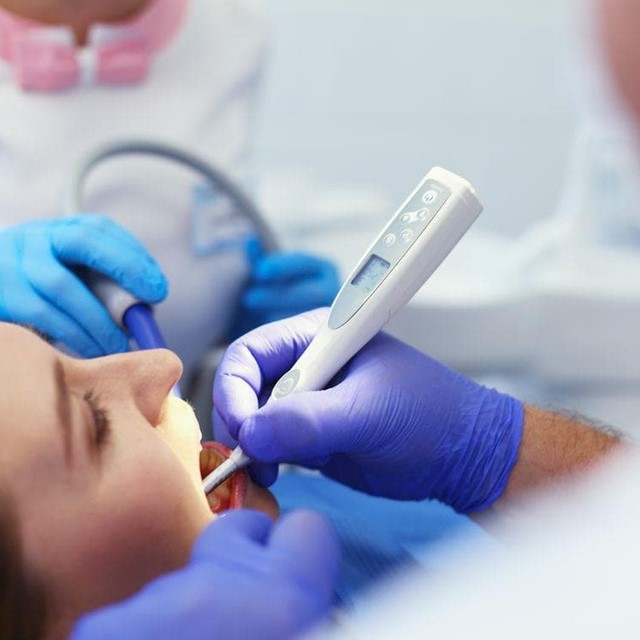 En qué consiste la limpieza dental por ultrasonido