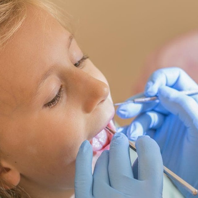 La importancia de prevenir las caries infantiles