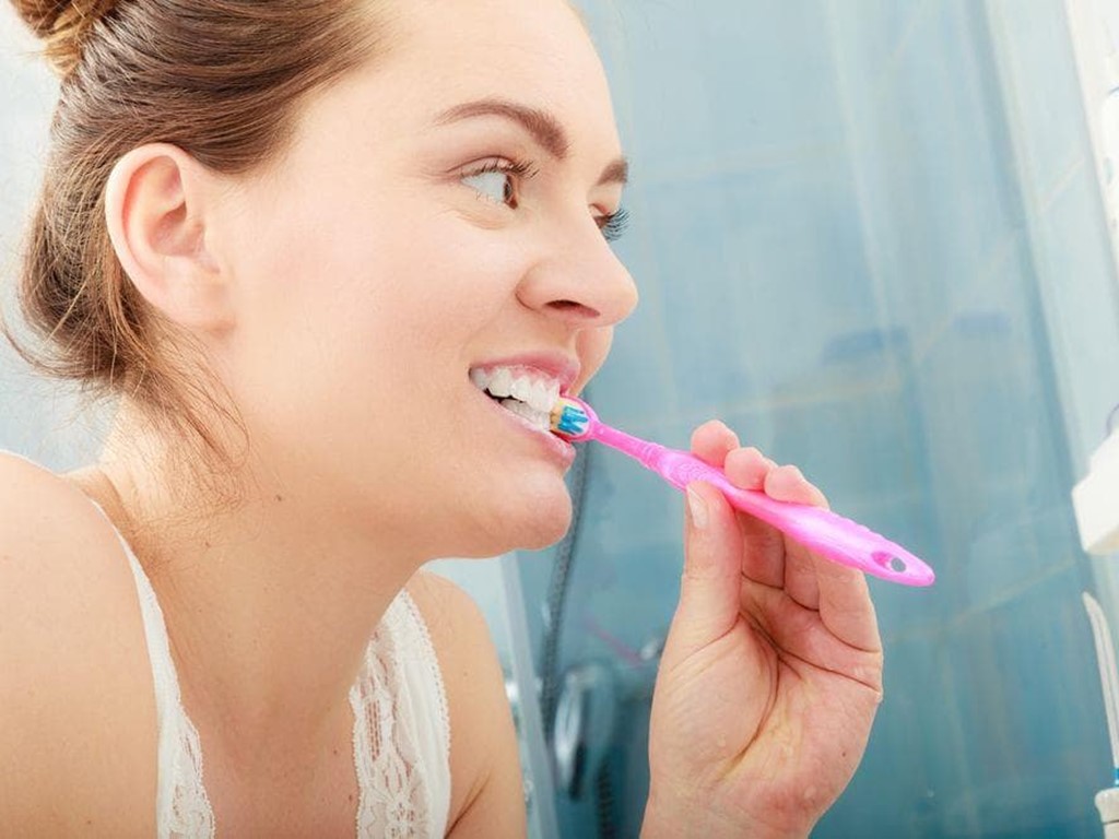 ¿Qué puede provocar el exceso de higiene dental?